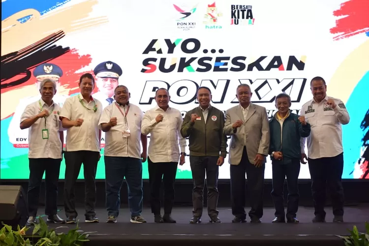 Menpora  Zainuddin  Amali (ketiga dari kanan) dan  Gubernur Sumut Edy Rahmayadi (keempat dari kiri)  menghadiri Seminar Olahraga dalam  rangka HPN 2023 di Hotel Santika, Medan, Rabu (8/2/2023).