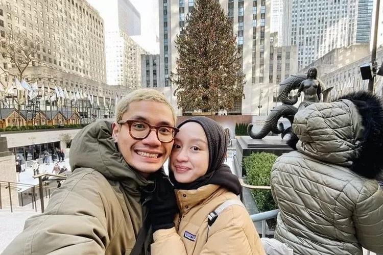 Gitasav bersama suaminya, Paul Andreas Partohap (Instagram @gitasav)