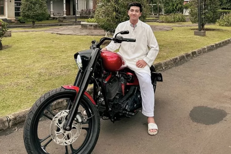 Unggah Foto Naik Motor, Netizen Doakan Harris Vriza Naik Pelaminan Sama Cut Syifa (Gorajuara.com/dok: Instagram @harrisvriza)