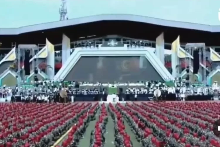 Ribuan anggota Banser yang dengan khidman mengikuti acara peringatan 1 Abad NU di Sidoarjo. Acara dihadiri Presiden Joko Widodo 