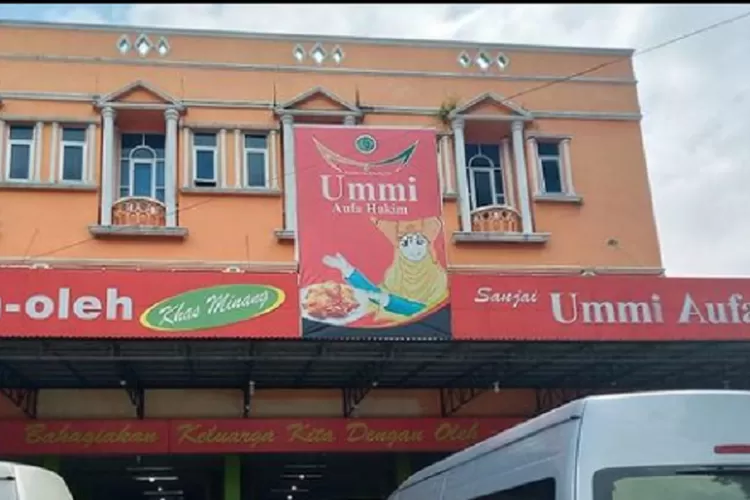 Rekomendasi Pusat Oleh-oleh Bukittinggi, Ummi Aufa Hakim (instagram.com/ummi_aufa_hakim)