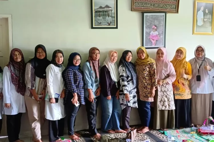 Para bidan di Lebak, Banten berminat melanjutkan pendidikan di STIKes MRHJ. 