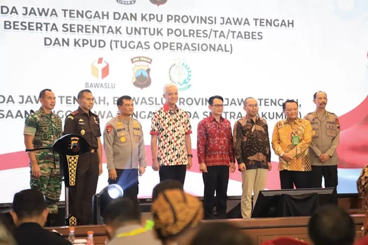 Gubernur Jawa Tengah Ganjar Pranowo saat sosialisasi kesiapan Pemilu 2024 bersama berbagai stakeholder. (Pemprov Jateng)