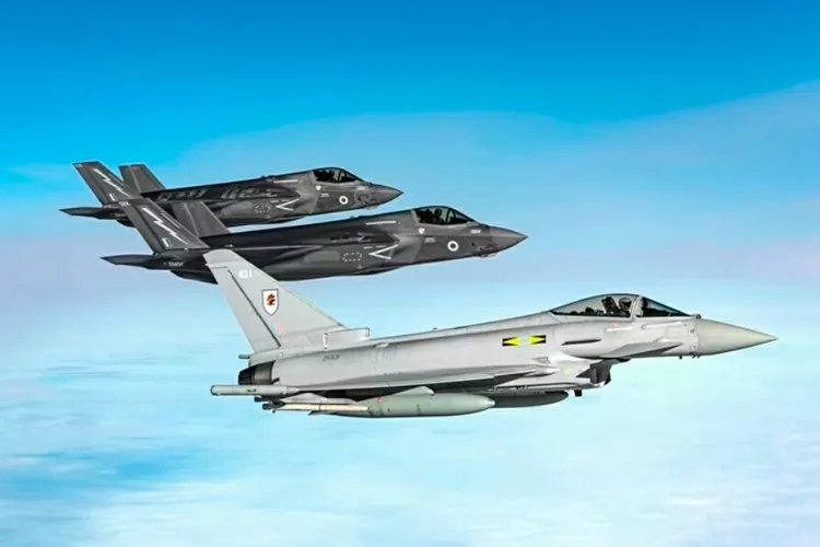 Rusia ancam Inggris tidak mengirim pesawat jet tempur ke Ukraina. Militer Inggris saat ini mengandalkan dua jet tempur yaitu Eurotfighter Typhoon dan F-35B.