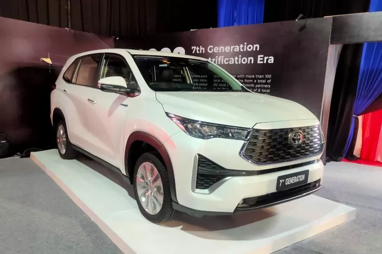 Daftar Harga Mobil Hybrid Terbaru Termasuk Toyota Kijang Innova Zenix 2023. (mobil123)