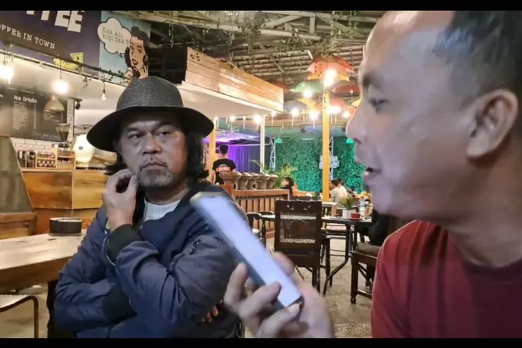 Palembang tak punya tari sambut, seniman-budayawan pertanyakan. Budayawan Vebri Alintani dan Ketua DKP Iqbal Rudianto, kasih rekomendasi soal tari sambut Palembang, Sabtu (11/2/2023) (nasir/ketikpos.com)