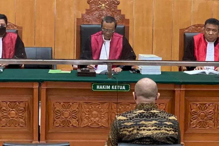 sidang kasus terdakwa Teddy Minahasa Putra