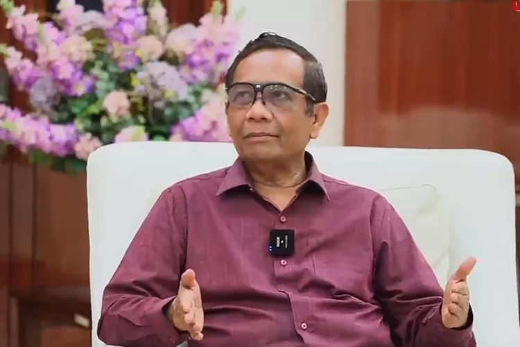 Mahfud MD Puji Hakim Vonis Mati Ferdy Sambo Malah Dinyiyir Netizen: Bagaimana Tragedi Kanjuruhan? (YOUTUBE/uya kuya TV)