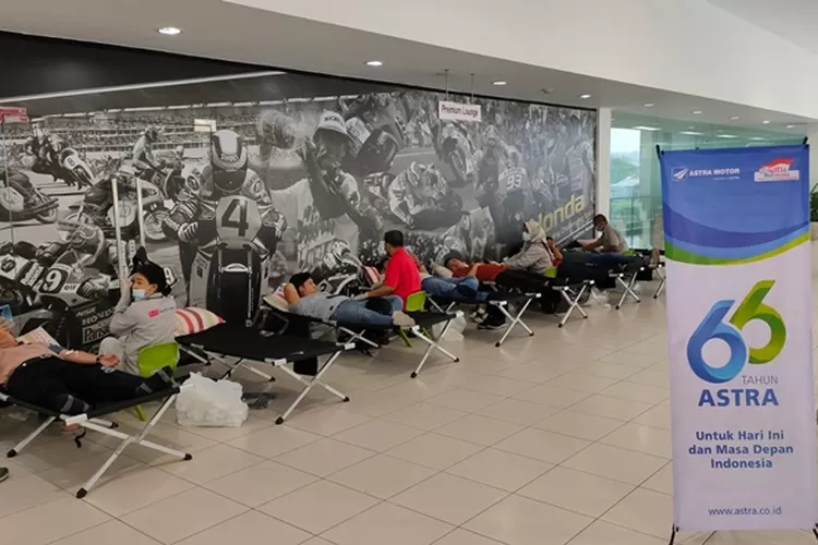 Astra Motor Jateng menggelar kegiatan donor darah merayakan HUT Astra ke 66 tahun.