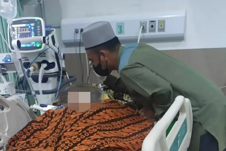 Menuntun Membacakan Talqin saat Sakaratul Maut