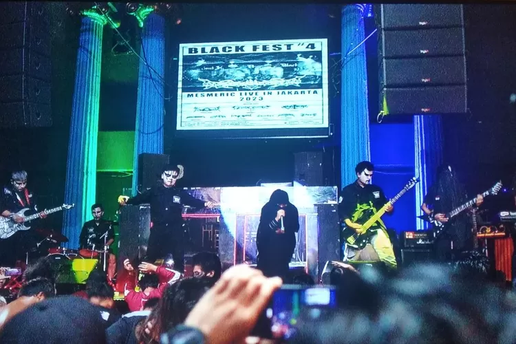 Band Sorban Hitam saat tampil dalam Black Fest #4 di Kafe New Kaliber, Kota Tua Jakarta. (Dok. Sorban Hitam)