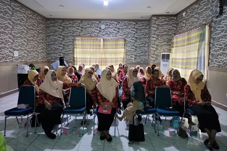 Edukasi Pencegahan Stunting bagi Pengurus dan Anggota DWP Unit Perangkat Daerah (Dok. dp3ap2kb)