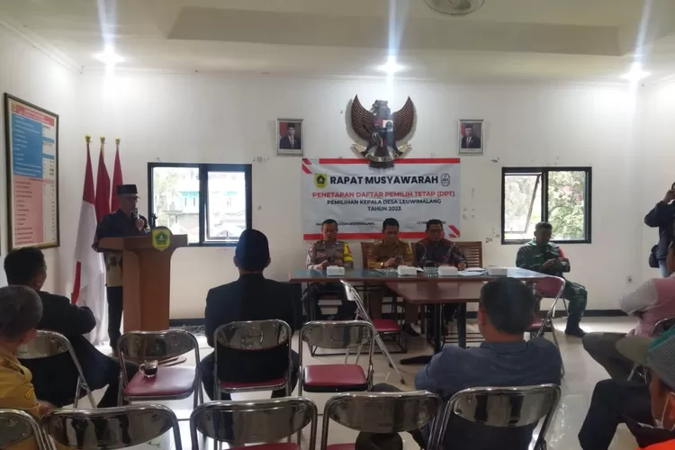 Rapat musyawarah penetapan DPT jelang Pilkades Leuwimalang, Cisarua, Kabupaten Bogor. (FOTO : Rizal/Metropolitan.id)