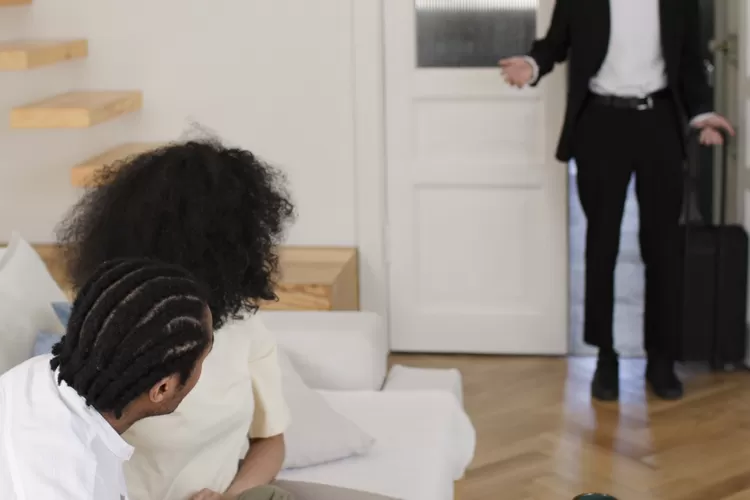 Ilustrasi alasan psikologi seseorang lakukan perselingkuhan (Pexels/Ron Lach)