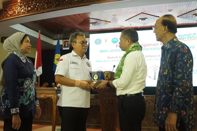 USM BNN Jateng menandatangani Momeradum of understanding (MoU).