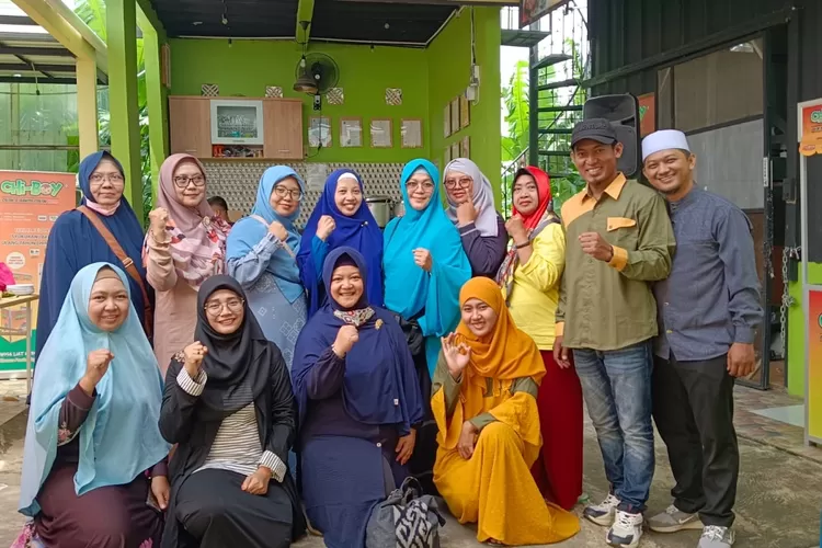 RAKER : UMKM Ciamik menyelenggarakan Rapat Kerja (Raker) guna menentukan ketua dan pengurus baru serta membuat program kerja ke depan, Rabu (15/2). (ANDIKA EKA/RADAR DEPOK)