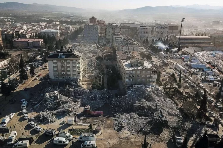 113 developer properti jadi tersangka ungkap Wakil Presiden Turki, Fuad Oktay, mengingat ribuan bangunan apartemen runtuh saat gempa Turki. (Yoriesta Afnenda Ramizal )