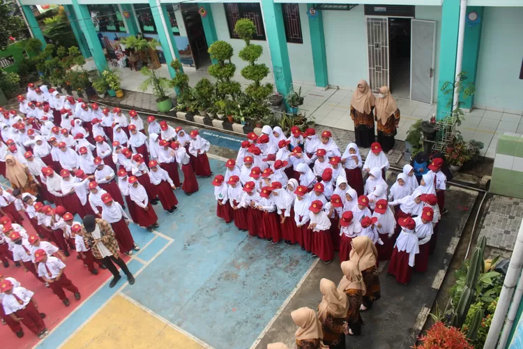Pembukaan uji coba edukasi pilah sampah di Sekolah Dasar Negeri (SDN) Kademangan 01, Kecamatan Setu, Tangerang Selatan. (Istimewa )