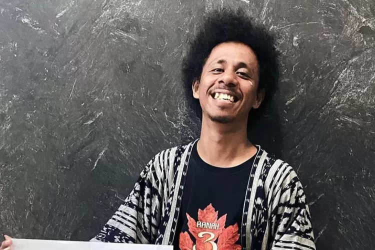 Siapa Raim Laode Penyanyi Lagu Komang yang Viral di Media Sosial: Sebab Kau Terlalu Indah dari Sekedar Kata (IG @raimlaode)