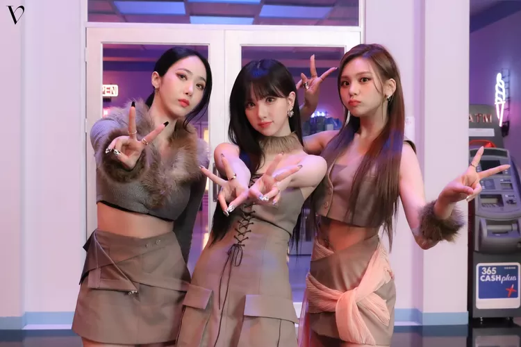 Fanmeeting pertama VIVIZ di Jakarta dibatalkan (Twitter @VIVIZ_official)