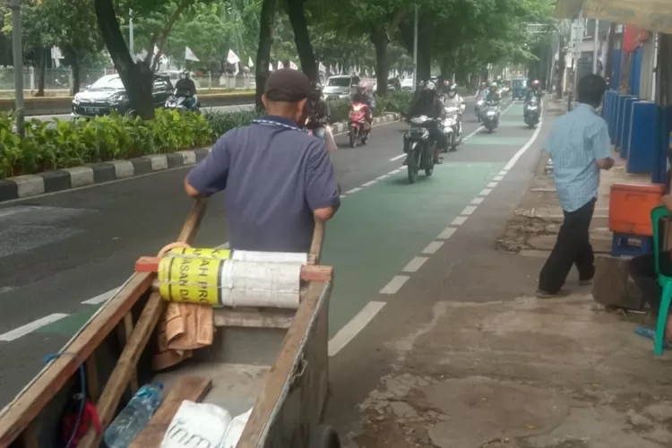 Pemulung  di satu kawasan di Jakarta  Pusat sebut  di Jakarta tak ada kemiskinan ekstream