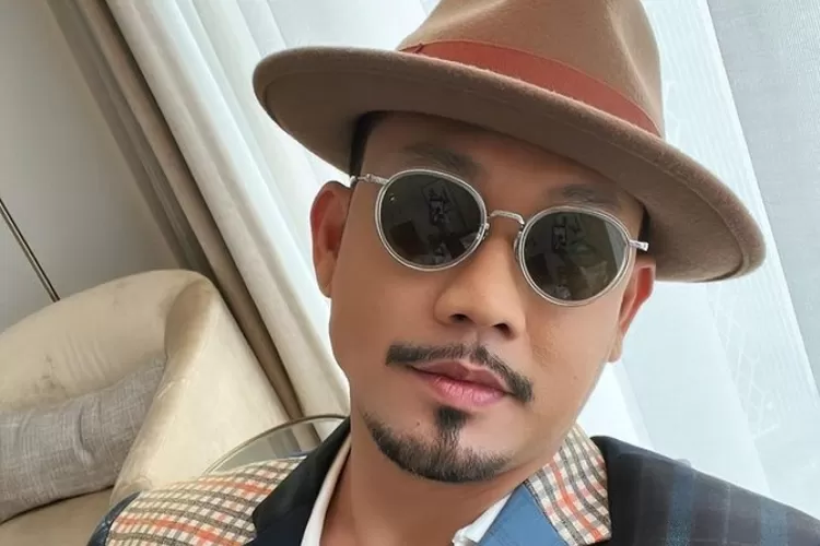 Denny Sumargo  (Instagram @sumargodenny)