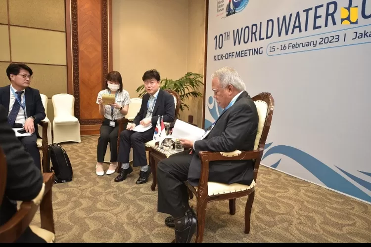 Menteri Pekerjaan Umum dan Perumahan Umum (PUPR) Basuki Hadimuljono melakukan pertemuan bilateral dengan General Manager K-Water dan Secretary General Asia Water Council Cho Yong Deok di Jakarta 