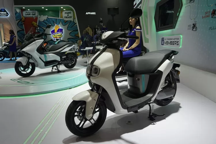 Yamaha Neo, salah satu sepeda motor listrik yang dipamerkan di IIMS 2023. (Yamaha)