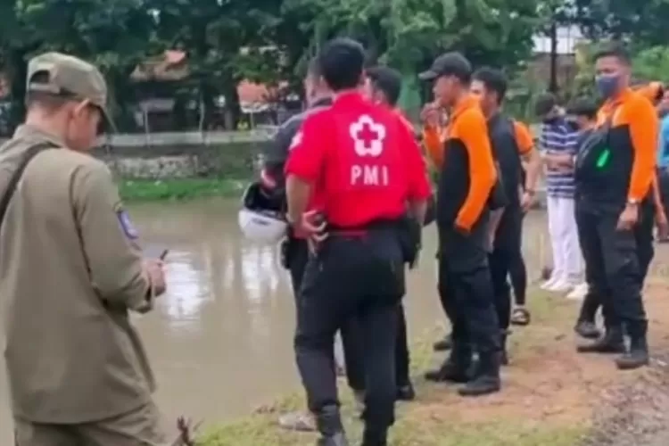 Misteri di Kali Jagir: Pencarian Pria Lansia yang Hilang Tenggelam Berlanjut