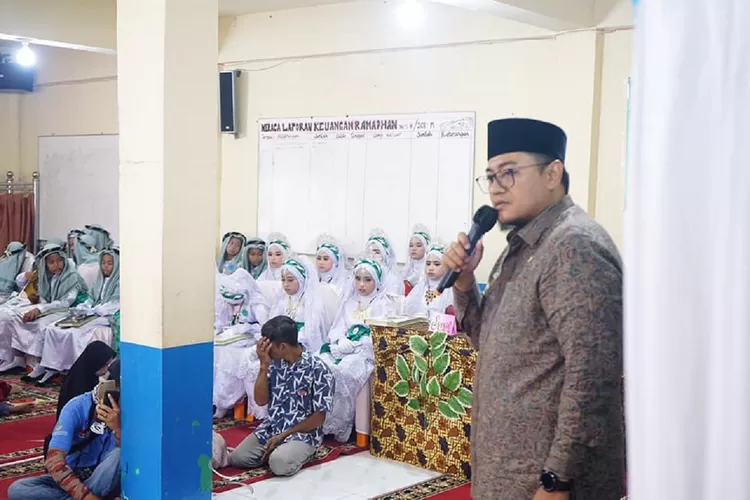Wakil Bupati Richi Aprian menghadiri  khatam Al Quran TPA/TPSA Mushalla Nurul Hidayah