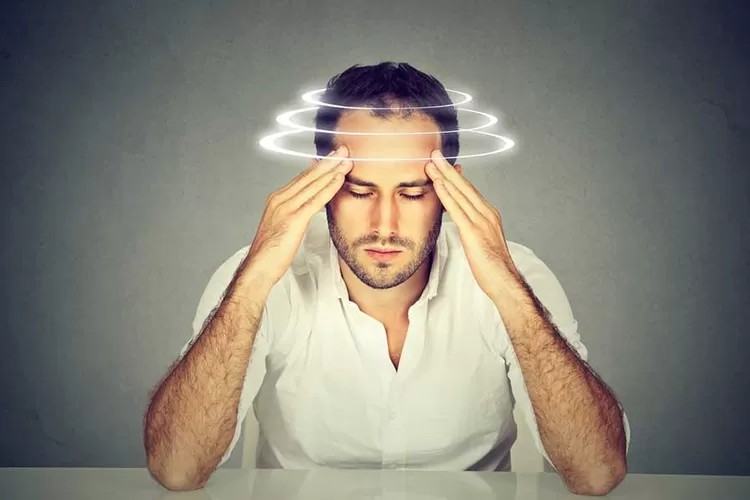 Ilustrasi. Vertigo dapat menyerang sekatu-waktu, hindari 6 jenis makanan ini agar serangan vertigo tak sering datang.