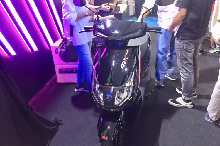 Harga Cuma Rp 7 Jutaan, Motor Listrik MX-1200 Tampil dengan Modern dan Stylish, Simak Spesifikasinya (ayobogor.com/Diajeng Gentalia Rifani)
