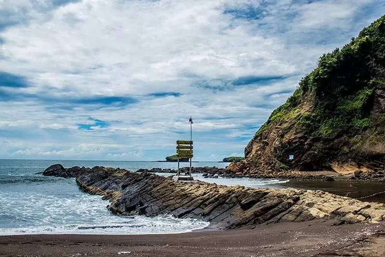 Misteri Pantai Watu Ulo Jember Ini Mitos Dan Larangan Yang Wajib Dipatuhi Kalau Gak Mau Celaka 