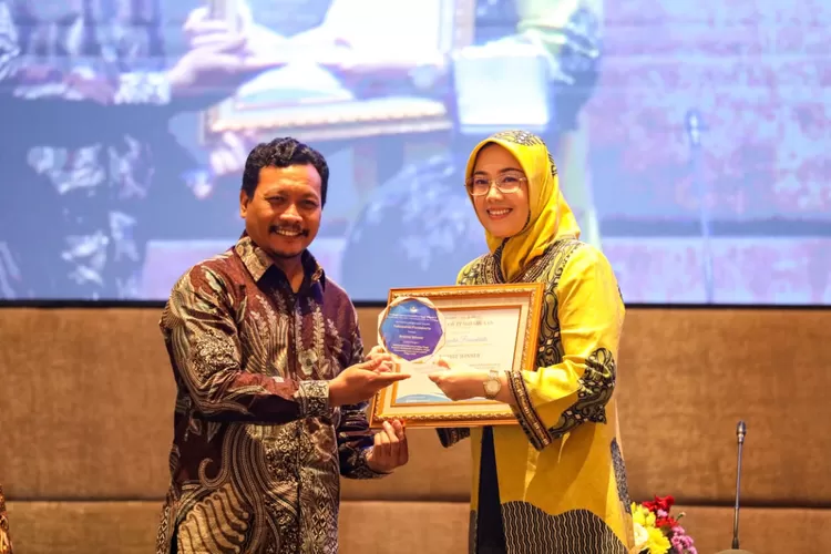 Pemkab Purwakarta menerima penghargaan di awal tahun 2023. (Humas Pemkab Purwakarta)