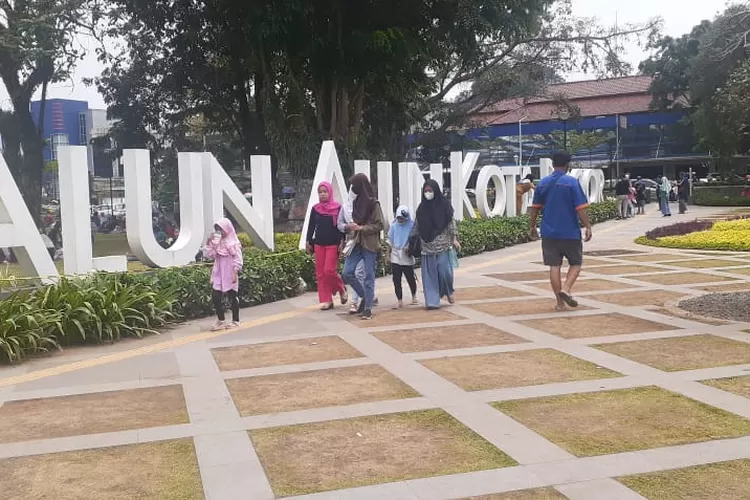 Baru Dibangun, Pedestrian Alun-alun Kota Bogor Banyak Yang Rusak&nbsp;(Riky&nbsp;Iskandar)
