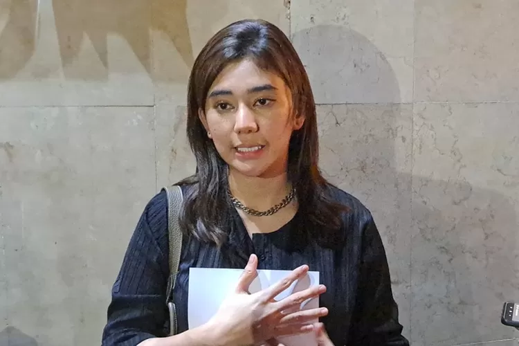 Selebgram dan tiktokers Clara Shinta melaporkan kasus perampasan oleh sekelompok debt collector ke Polda Metro Jaya.  (Pmjnews)