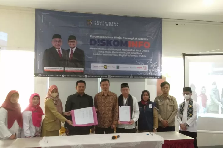ACARA : Kepala Dinas Kominikasi dan Informatika Kota Depok, Manto saat memimpin acara Forum Rencana kerja tahun 2024, di Wisma Kinasih, Cimpaeun Tapos, Selasa (20/2). (ANDIKA EKA/RADAR DEPOK)