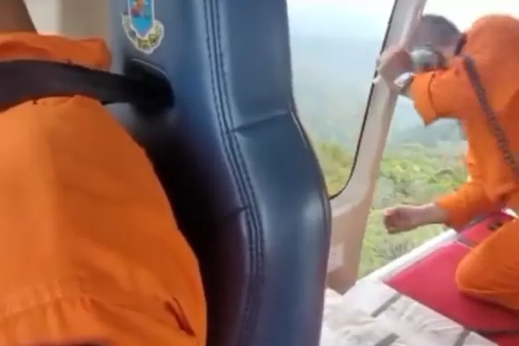 Selimut, Makanan, Obat-oabatn dan Power Bank Telah Disampaikan Tim Evakuasi Udara  ke Kapolda jambi dan rombangan yang kemarin helikopternya mendarat darurat di kawasan TNKS. (tangkapan layar instagram @ditreskrimum_polda_jambi)