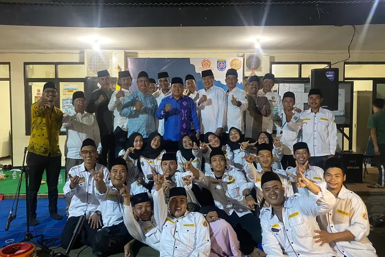 HELAT : Katar Pangkalanjati peringati Isra Miraj yang dihadiri Camat Cinere Musalim Saimin, Lurah Pangkalanjati Tarmuji dan stakeholder, Jumat (17/2).  (KEL PANGKALANJATI FOR RADAR DEPOK)