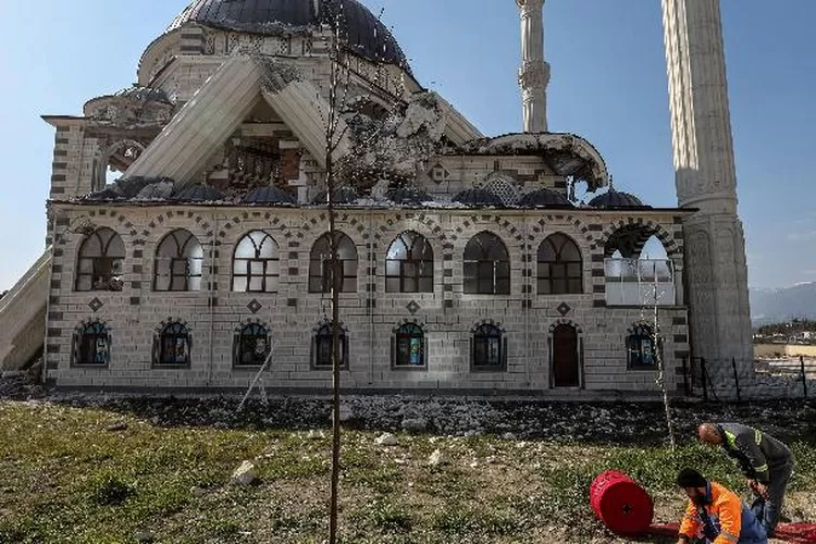 Reruntuhan Masjid Habib Al-Najjar di Antakya, Turki pasca gempa. (Tempo.co)