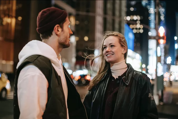 Ilustrasi ketahui perasaan seseorang benar-benar suka sama kamu atau tidak (Pexels/Katerina Holmes)