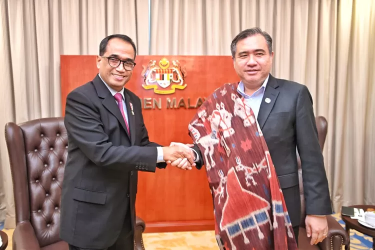 Menhub Budi Karya Sumadi membicarakan penguatan kerja sama transportasi dengan Menteri Transportasi Malaysia