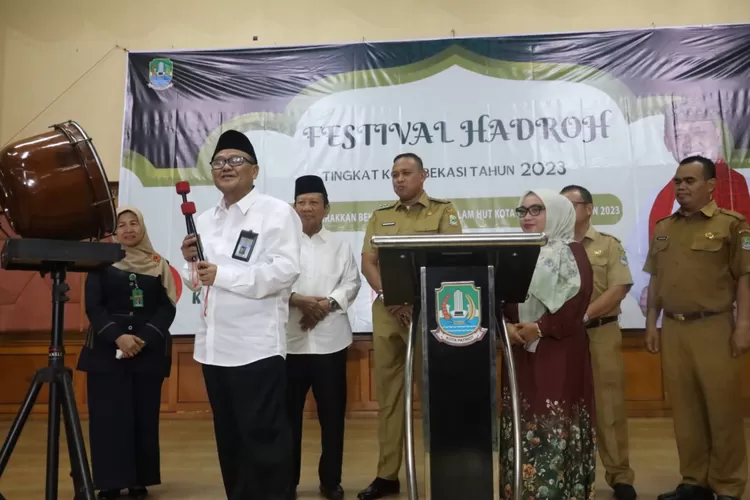 Plt Wali Kota Bekasi Tri Adhianto membuka festival Hadroh (Humas Pemkot Bekasi)
