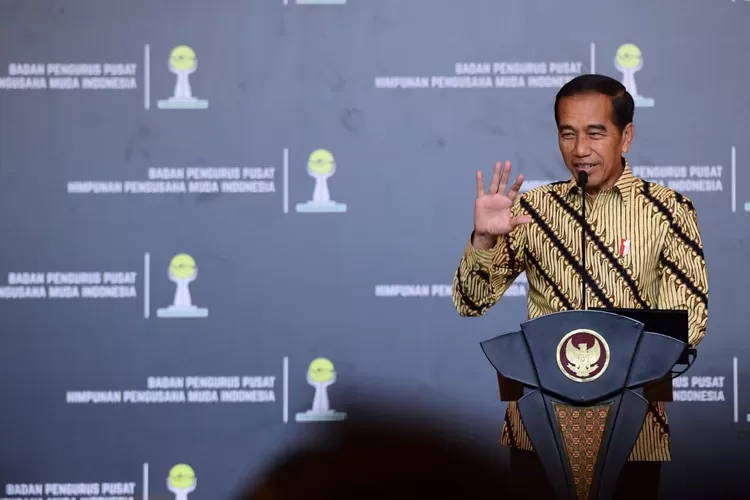 Presiden Joko Widodo (Jokowi) memberikan pidatonya saat Pelantikan Badan Pengurus Himpunan Pengusaha Muda Indonesia (HIPMI) 2022-2025 di Hotel Indonesia Kempinski, Jakarta, Senin 20 Februari 2023.  (presidenri.go.id)