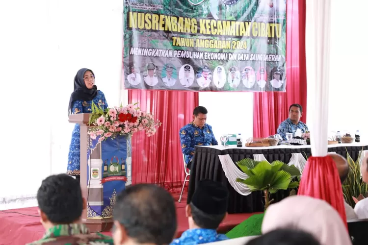Bupati Purwakarta Anne Ratna Mustika saat menghadiri Musrenbang Kecamatan Cibatu, Purwakarta. (Humas Pemkab Purwakarta)