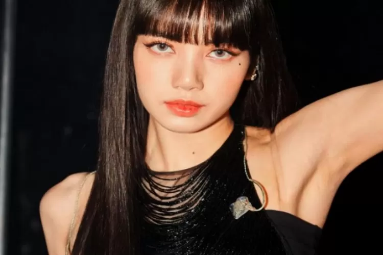 Lisa Blackpink sukses gelar konser di paris dan memukau hingga jadi trending Twitter Paris serta jadi top 3 brand reputasi (Instagram @kppcherry)