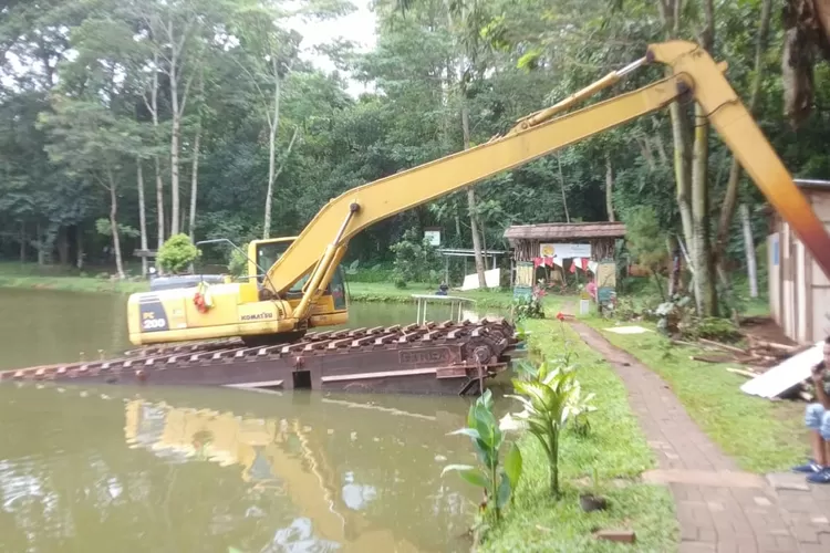 PANTAUAN : Situ Jatijajar, Kecamatan Tapos, Selasa (21/2).