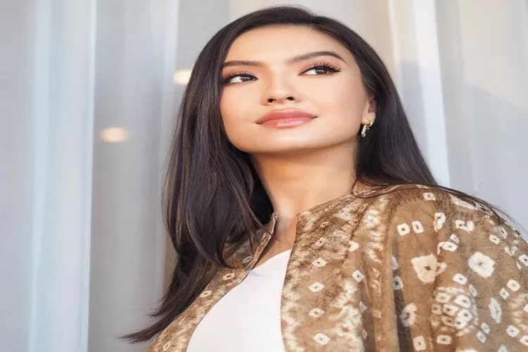 Raline Shah Artis Top Indonesia Pernah Membintangi 5 cm Ungkap 3 Alasan Belum Menikah Usia 37 Tahun Tidak Ingin Seperti Ibunya yang Menikah Muda (www.instagram.com/@ralineshah)