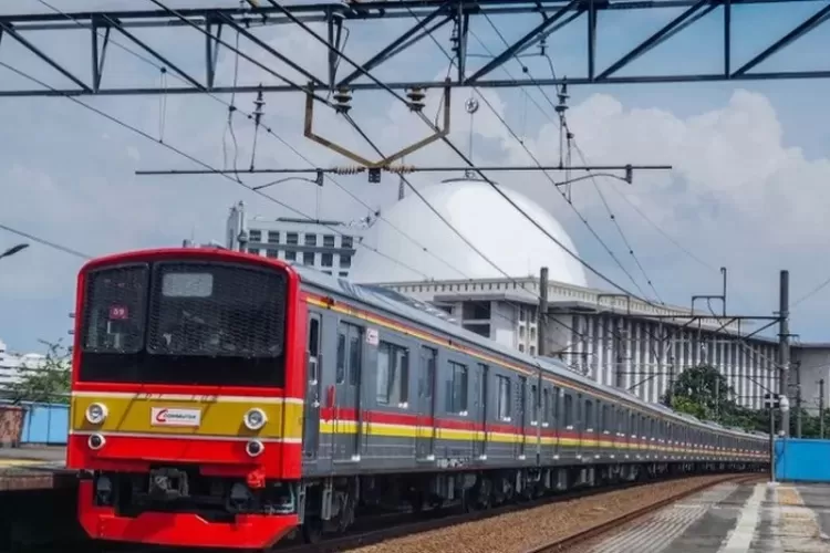 KRL Commuter Line mengalami gangguan, kali ini karena adanya perbaikan LAA atau Listrik Aliran Atas antara Stasiun Pasar Minggu dan Stasiun Manggarai pada Rabu, 22 Februari 2023. (https://bdadinfo.com/news/amp/pr-103382226/siap-siap-tarif-krl-commuter-line-dikabarkan-akan)