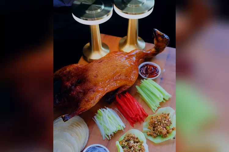 Menu Wellington Iconic Food dan Bebek Peking Hotel Santika Premiere Padang 